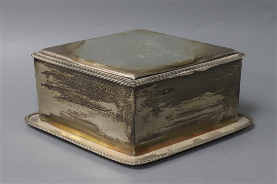 A Victorian silver biscuit box of lozenge form, 23oz approx